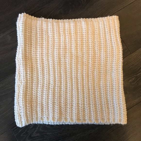 Gap Knit Infinity Wrap Scarf Snood - Picture 5 of 7